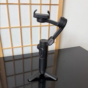 Black Smartphone Gimbal Stabilizer